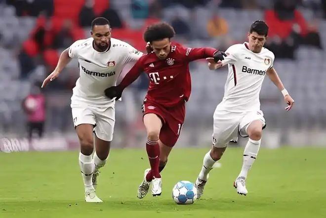 慕尼黑巨人击败斯图加特保持领先 慕尼黑巨人击败斯图加特保持领先