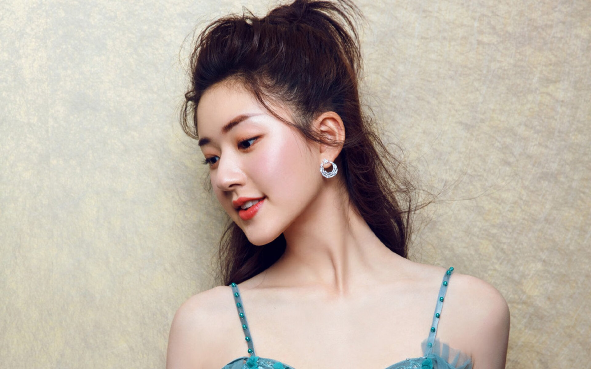 爱游戏官方-加维一战封神！巴萨铁血防守零封伊拉克，焦点战见证新星崛起